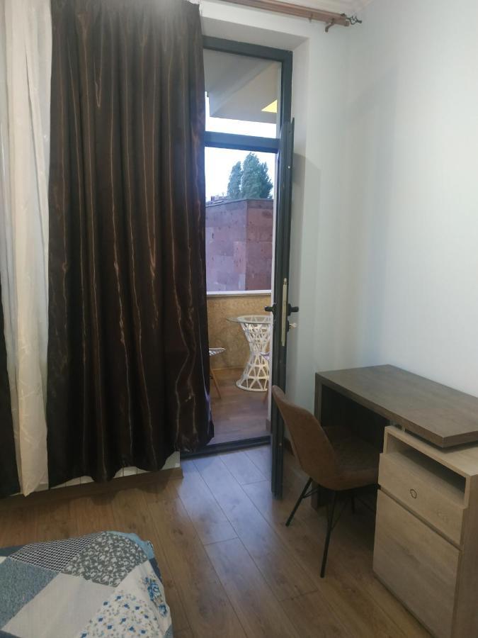 Hotel The Land Of Ararat Erevan Esterno foto